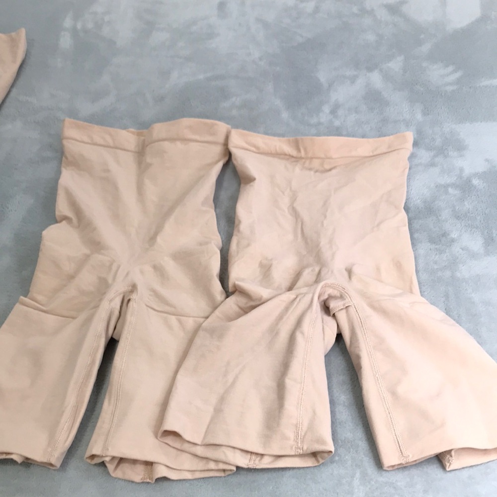 2 Spanx High Waisted Mid Thigh Shapers Size Small Nude Nwot